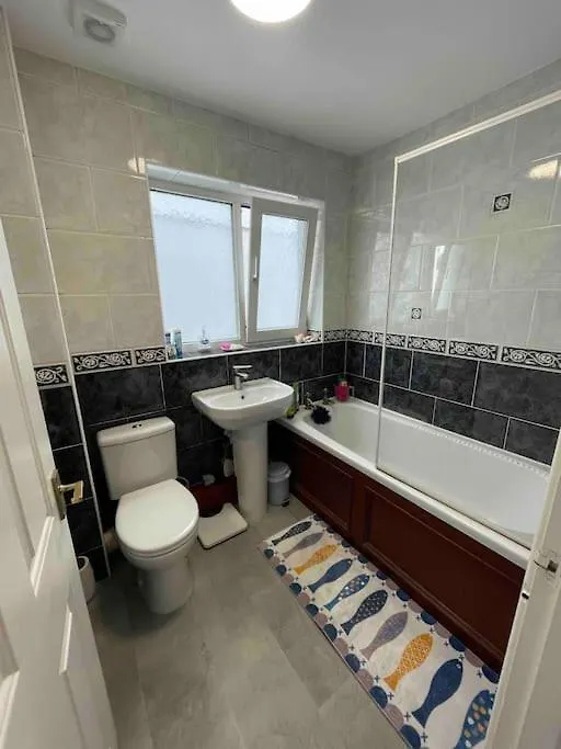 Cosy 2 Bedroom Flat Bishopston 0*,