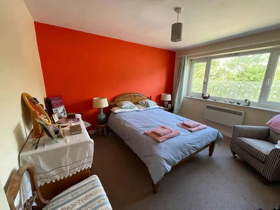 Cosy 2 Bedroom Flat Bishopston 0*,  United Kingdom